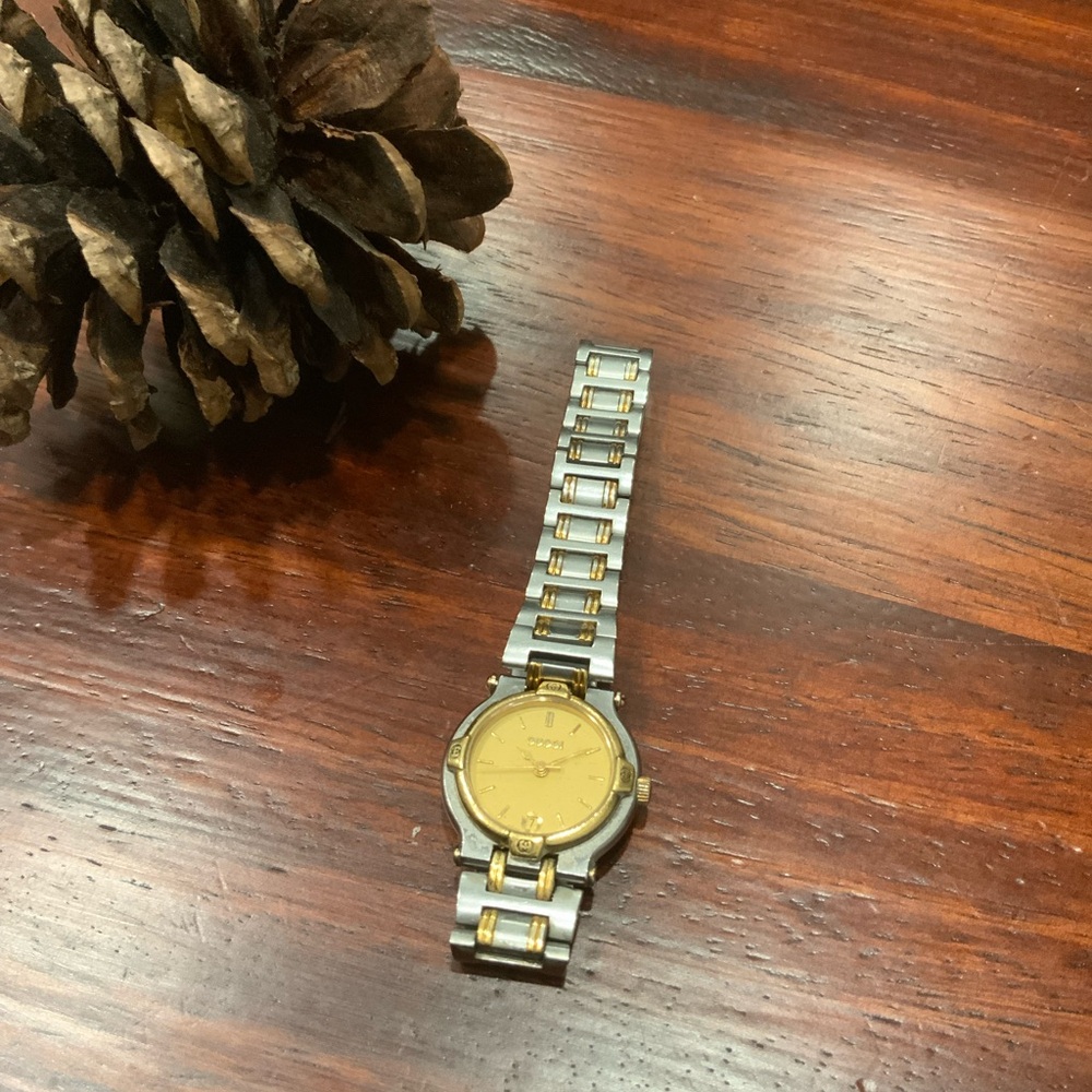 Vintage Gucci Women's Watch ! Works great